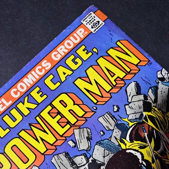 Power Man 17 🔑 issues (1974) - Picture 7 of 8
